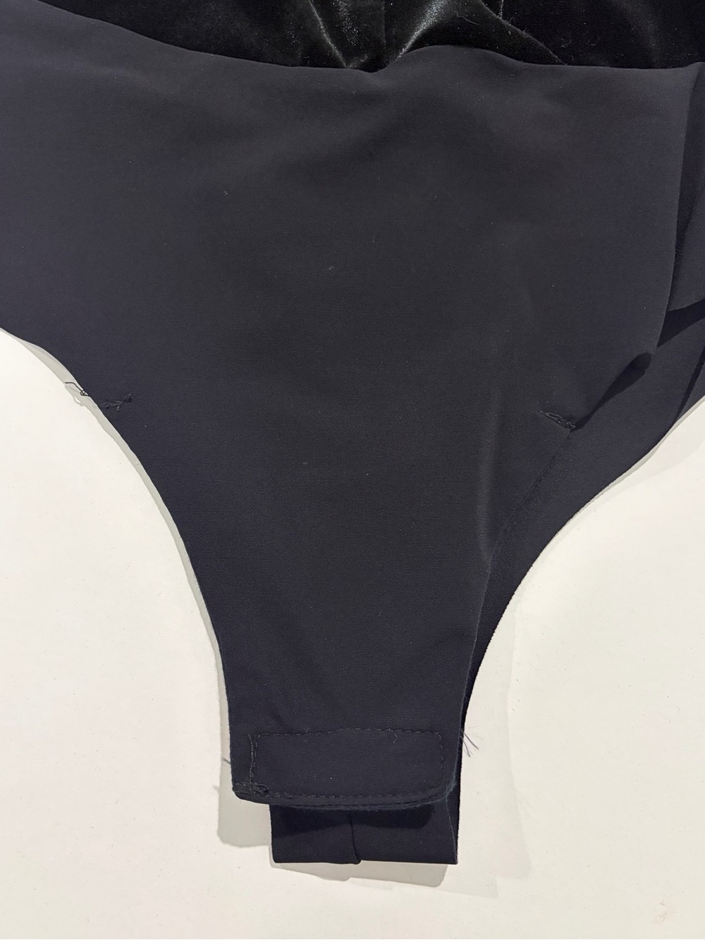 NWT Commando™  Black V-Neck Sleeveless Bodysuit (L) - Picture 10 of 11